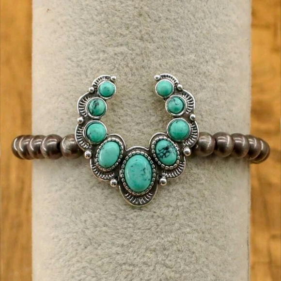 Vintage Silver and Turquoise Bracelet - Picture 8 of 9